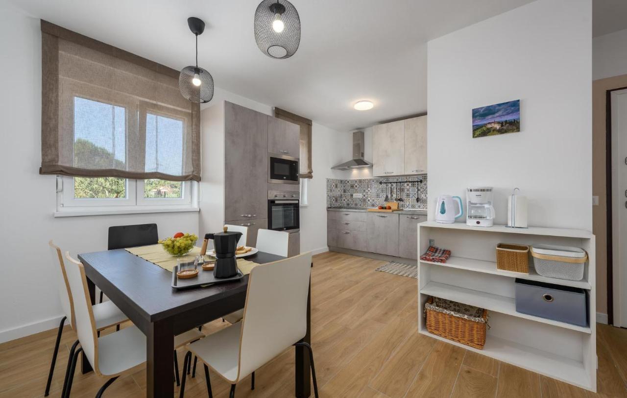 Apartmani Lucija Poreč Exterior foto
